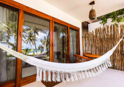 TheBeach_deluxe-room-gallery_01